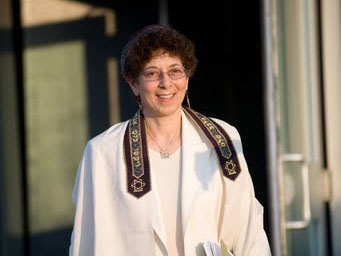 Suri as a younger rabbi